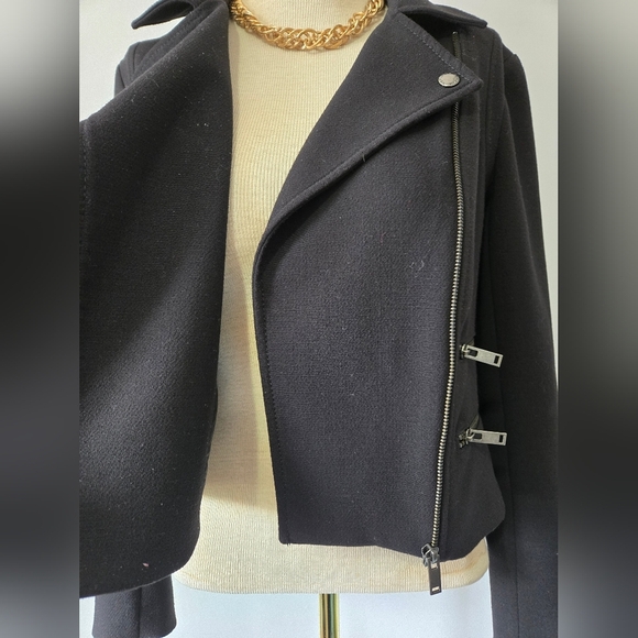 BANANA REPUBLIC Black Cropped Jacket With Asymmetrical Zip And Zipper Details. 2 - Picture 10 of 15